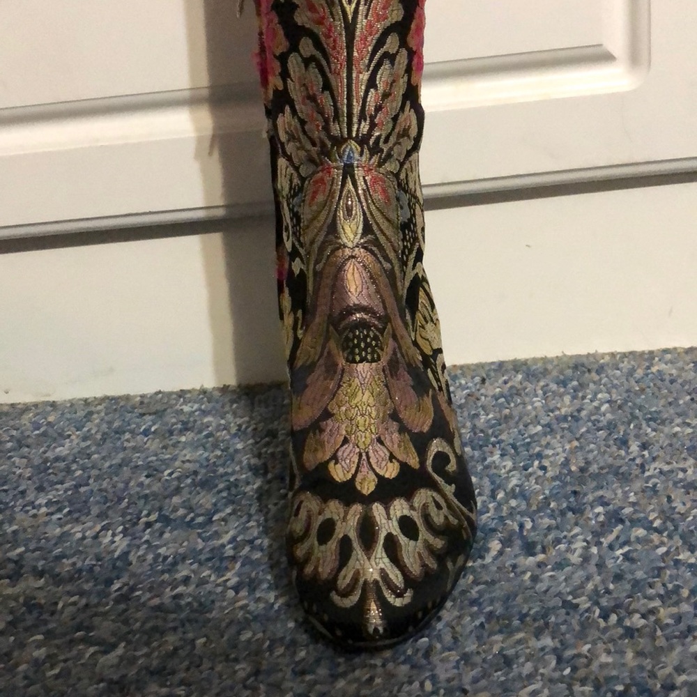 Shoes - Picture 4 of 4